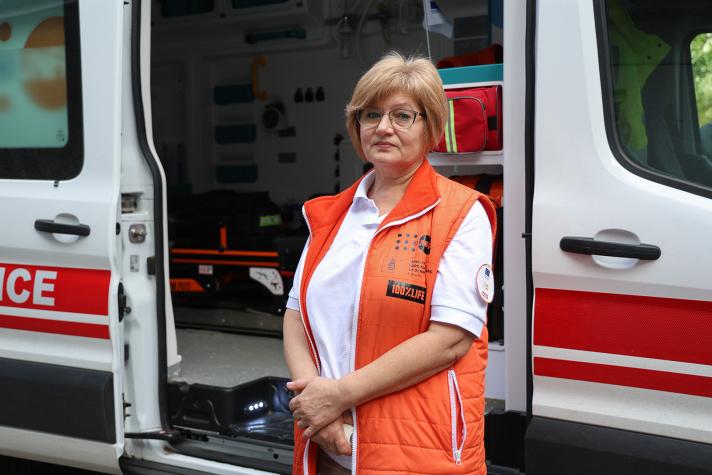 Dr Natalia Pushlenkova standing in front of the sliding door of an ambulance.