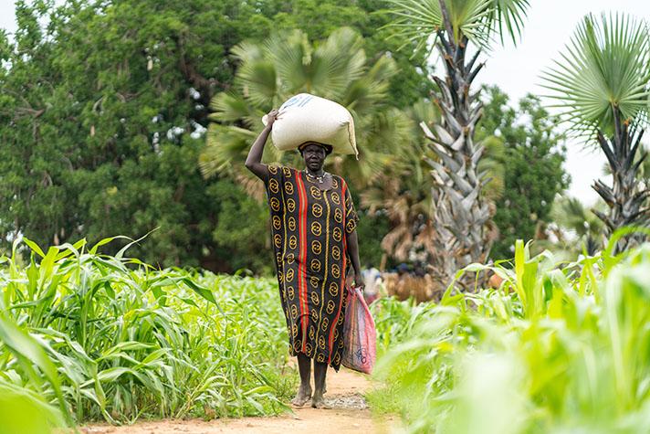 Abuk Garang carries food from the market.