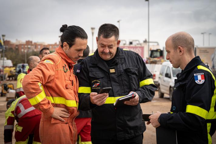 3 resceu workers discussing.