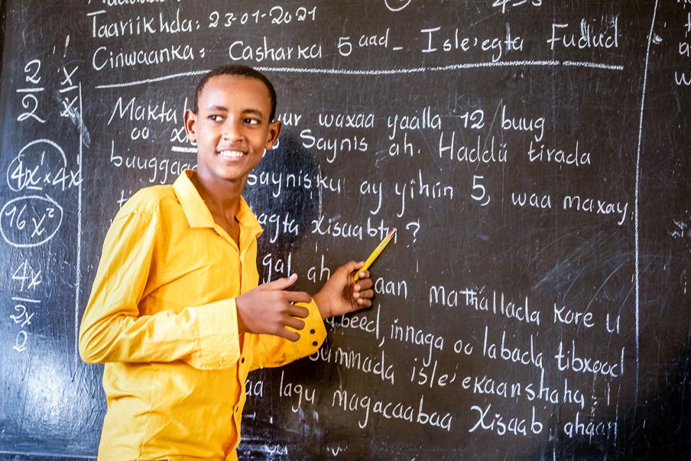 Some students prefer language to sciences. “I speak Somali as my mother tongue and it’s my favourite subject,” explains Abdishakur Mohamed Shiekh. He wants to learn in school and succeed in life.