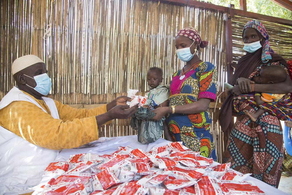 Distributing therapeutic nutritional foods