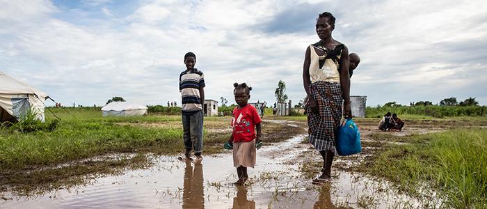 Family on a fieldroad in Mozambique
