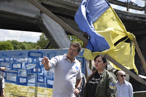 Commissioner Lenarčič in front of a collapsed bridge