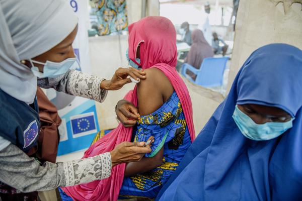Nigeria: bringing COVID-19 vaccines to hard-to-reach displaced people 01